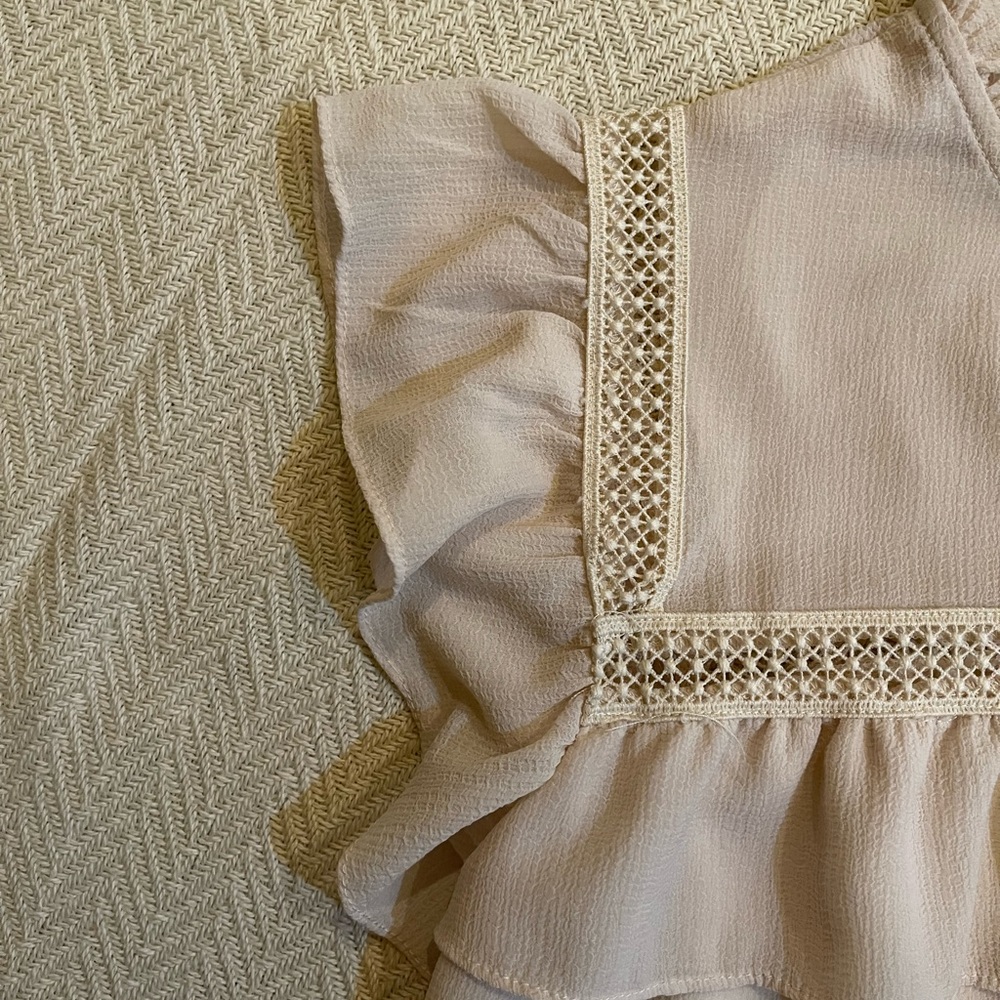 Essue Size Small Beige Ruffle Blouse - Picture 4 of 7